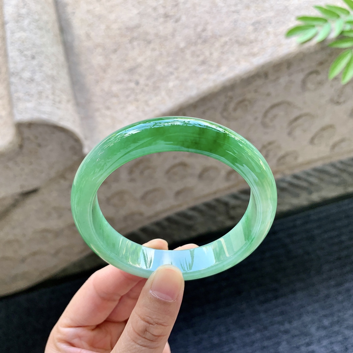 正圈58 59 圈口59/13.5/8.5 编码WW092927 冰糯辣绿，水润，种老，细腻，打灯有絮线
