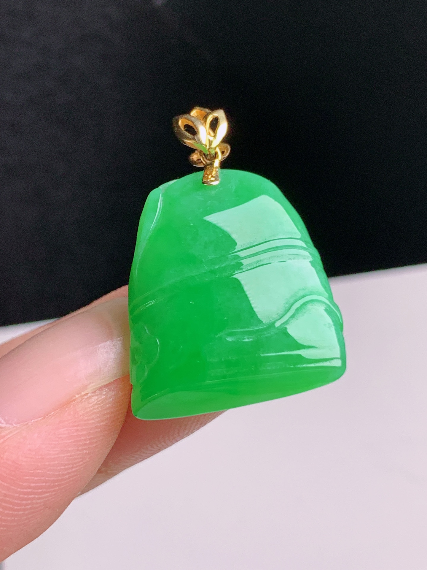 ️ 冰种阳绿竹节吊坠，色泽浓郁，玉质油润，裸石20.5-18.2-6.128.2