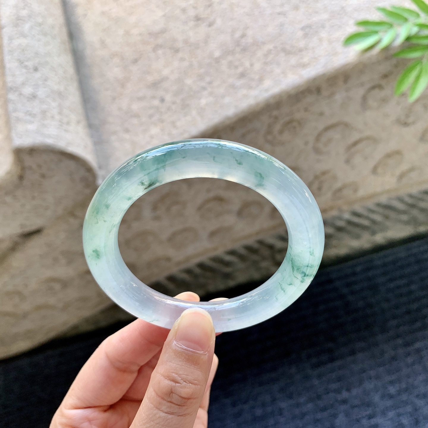 圆条51 52 圈口52.3/10.3/10.1 编码GJ092922 冰飘花，清透，水润，种老，细腻，打灯有絮线