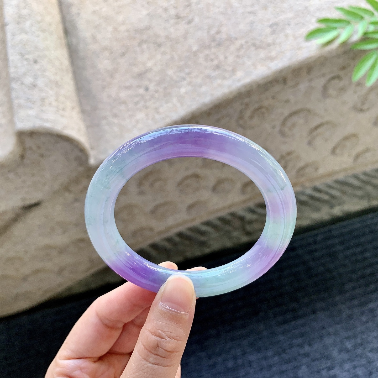 圆条53 54 圈口54.8/10/10.4 编码N2092917 冰糯春带彩，飘妖紫，水润，种老，细腻，打灯有棉线