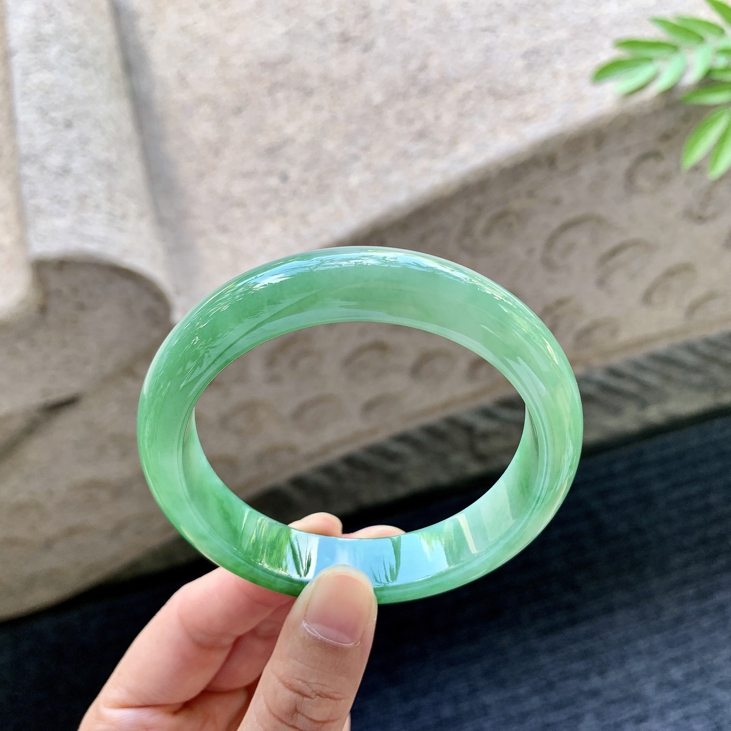 正圈58 59 圈口59/13.5/8.5 编码WW092927 冰糯辣绿，水润，种老，细腻，打灯有絮线