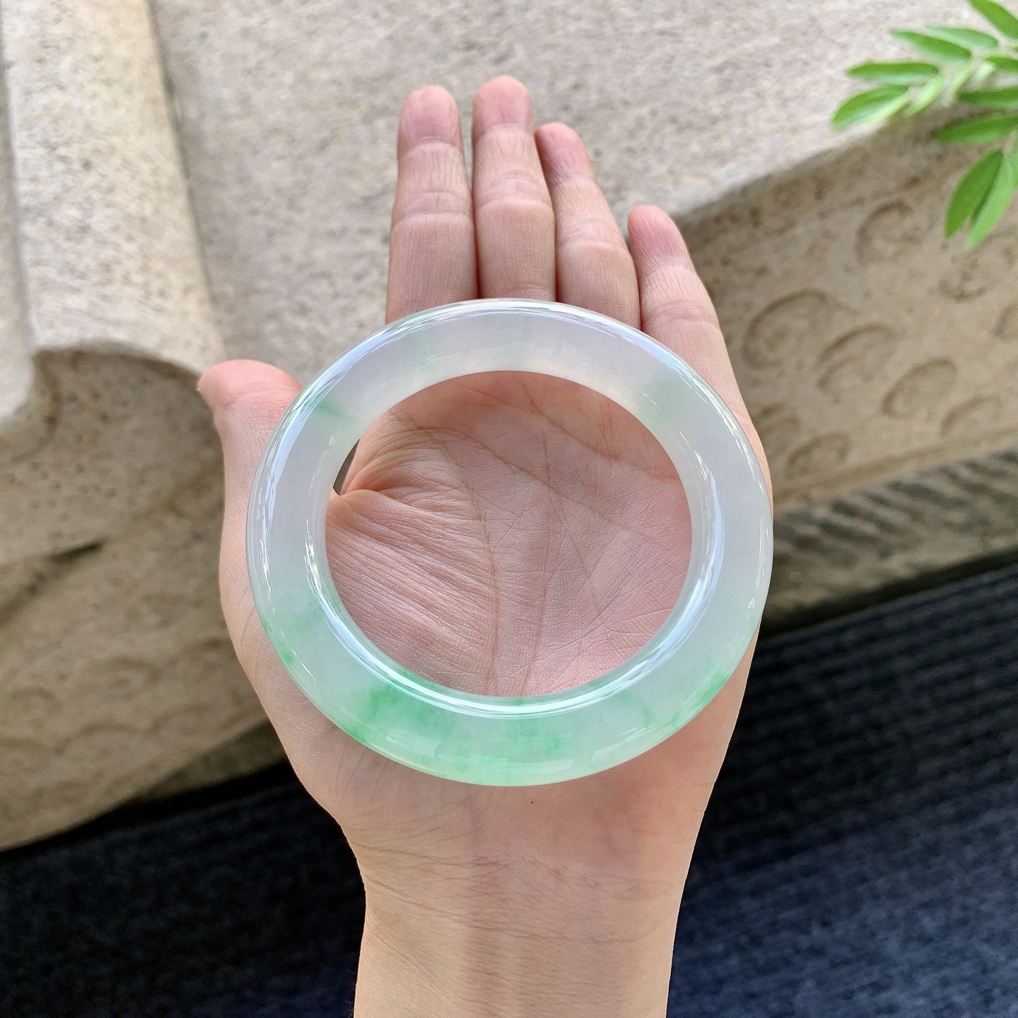 圆条55 56 圈口56.1/11.3/11.9 编码GJ092938 冰糯飘绿，清透，水润，种老，