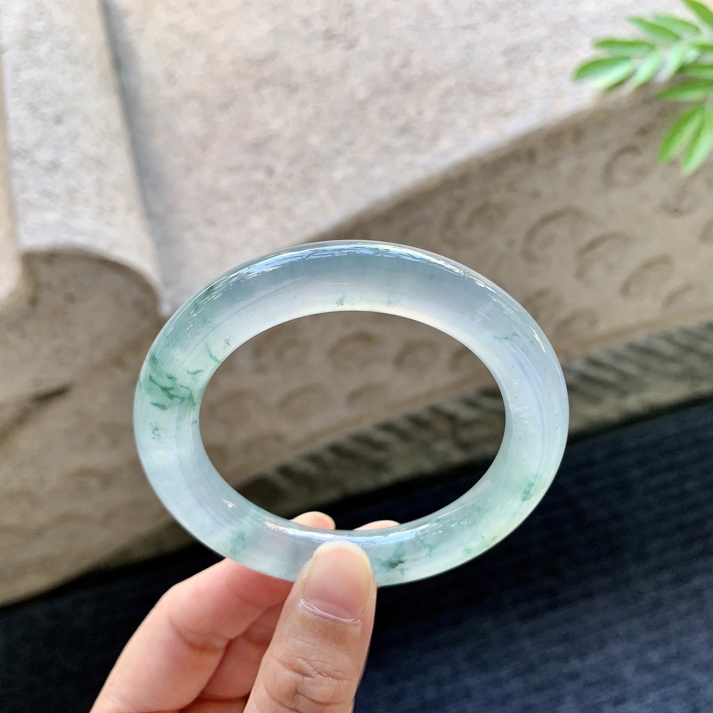 圆条51 52 圈口52.3/10.3/10.1 编码GJ092922 冰飘花，清透，水润，种老，细腻，打灯有絮线