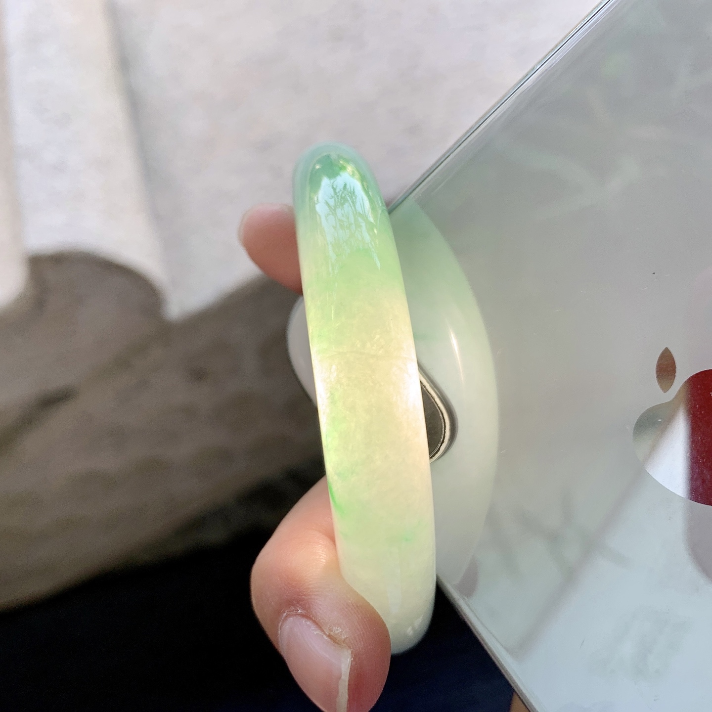 正圈56 57 圈口57.5/12/9.2 编码GL092903 细糯飘绿，水润，种老，细腻，有纹线