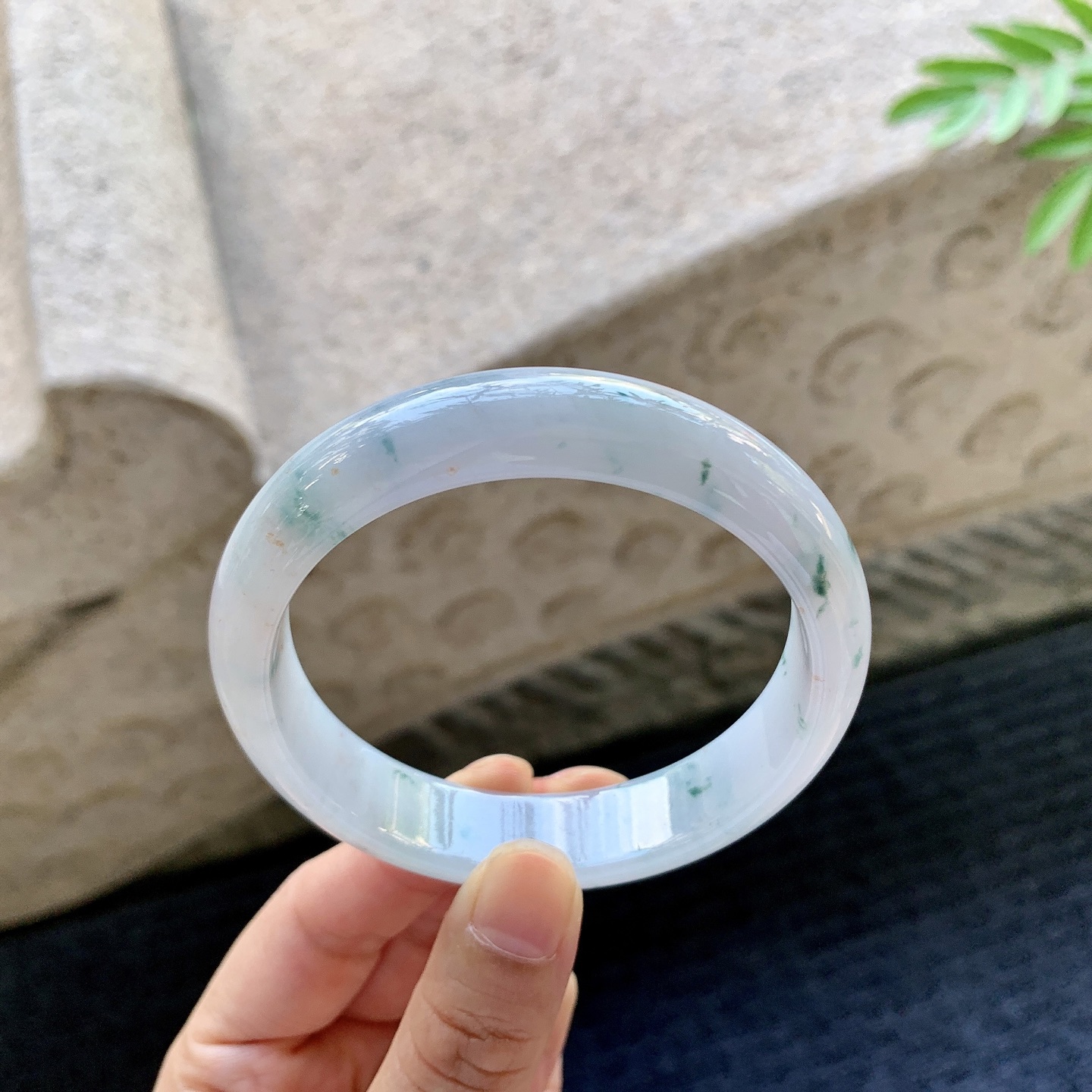 正圈57 58 圈口58.3/13.8/7.4 编码HJ092904 细糯紫底飘花，飘黄翡，水润，种老，细腻，无裂