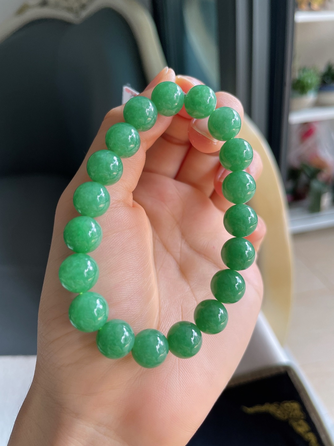 ️，缅甸天然翡翠A货，冰满绿手串，尺寸：10mm。【编4735】