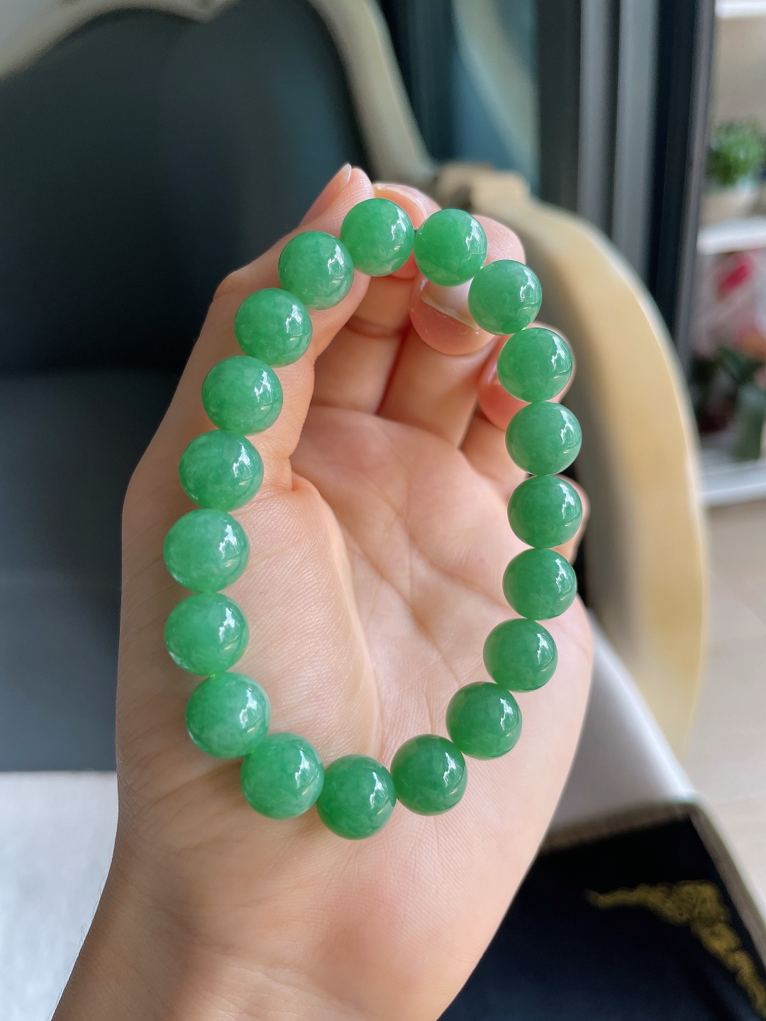 缅甸天然翡翠A货，冰满绿手串，尺寸：10mm。【编4768】