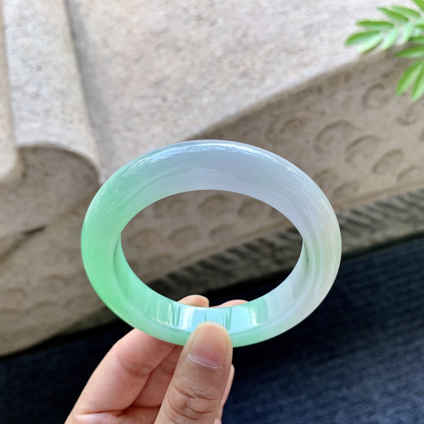 正圈54 55 圈口54.9/12.6/10.4 编码A3092946 糯冰椿彩，水润，种老，细腻，无裂