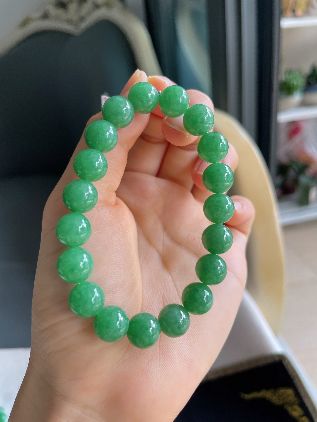️，缅甸天然翡翠A货，冰满绿手串，尺寸：10mm。【编4735】