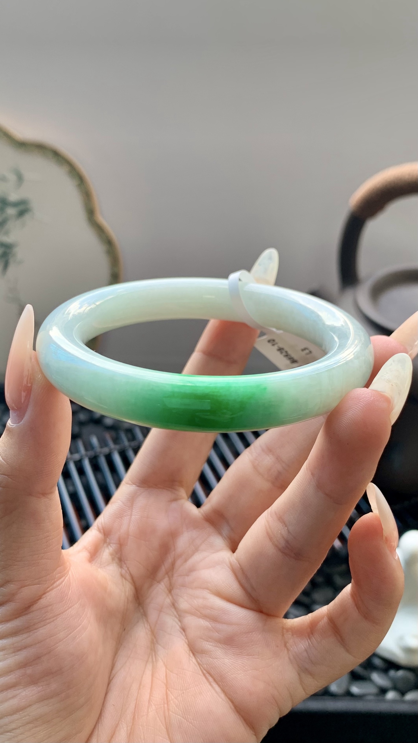 飘绿白底青圆条手镯成品 B6928-10 尺寸：54-10-10