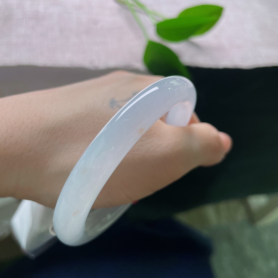 54.4/9.6，冰紫圆条，浅色素雅，淡淡飘黄翡点睛之笔，如桂花一般，意境优美，无裂，ss58337a