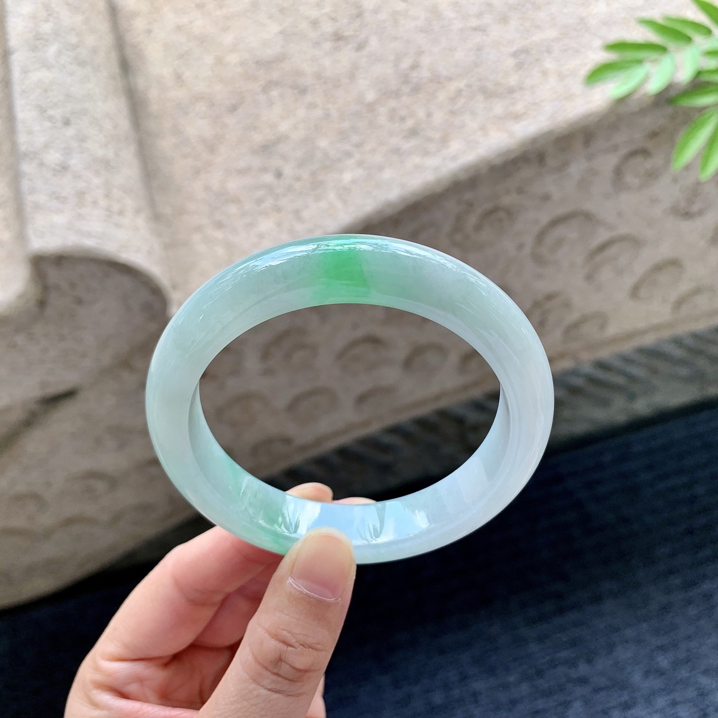 正圈57 58 圈口58.3/12.8/9 编码GL092911 细糯飘绿，水润，种老，细腻，打灯有絮线