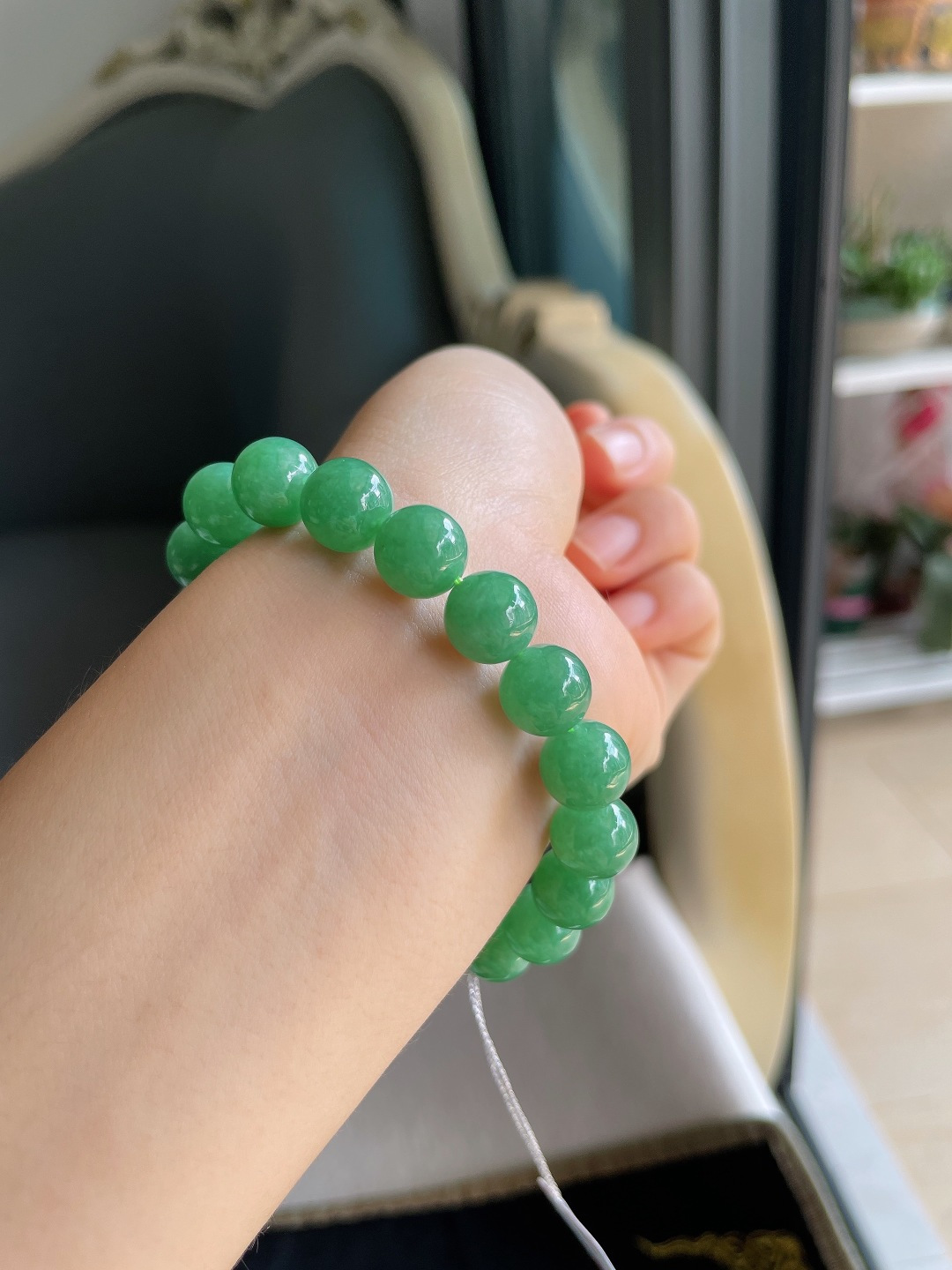 缅甸天然翡翠A货，冰满绿手串，尺寸：10mm。【编4736】