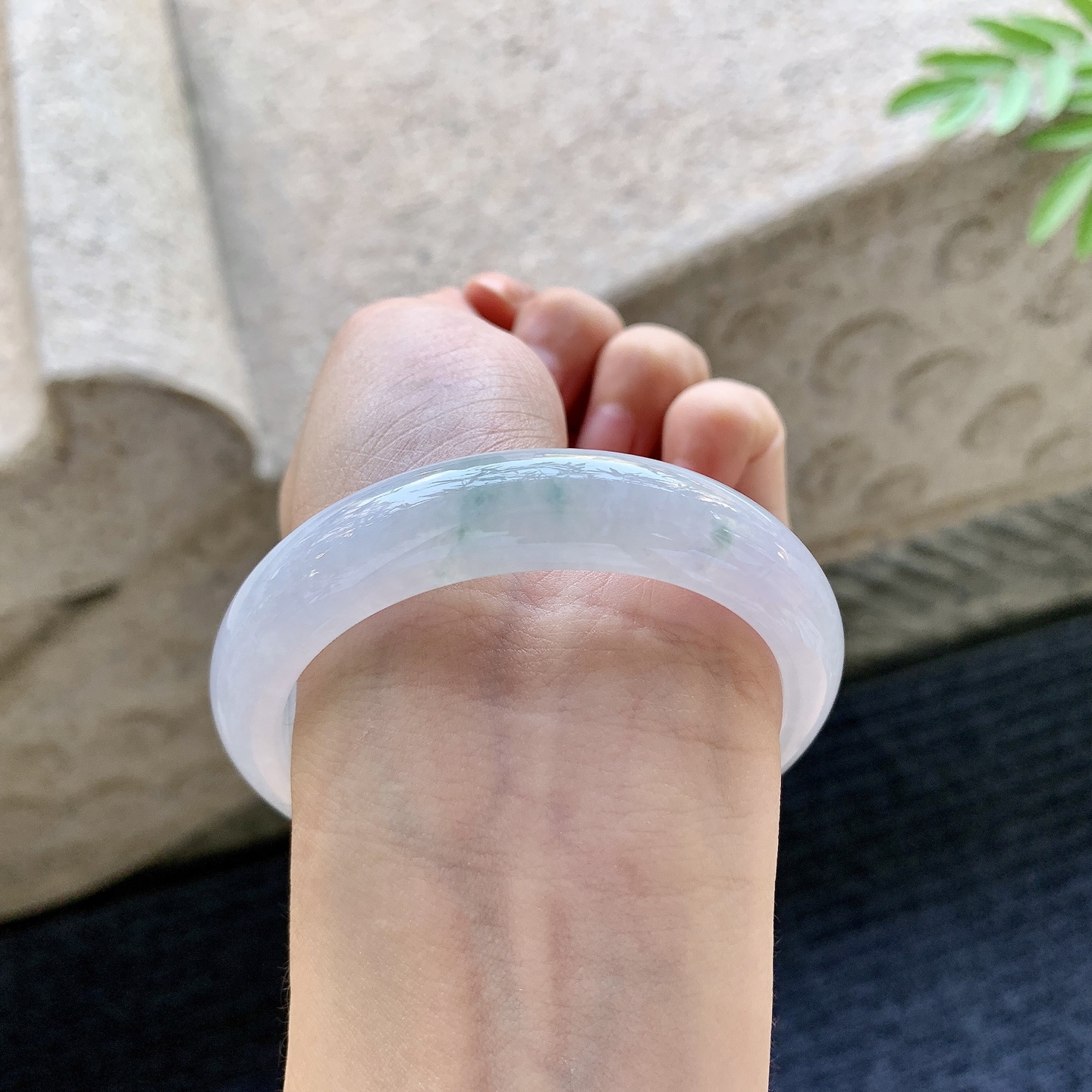 正圈54 55 圈口55.6/12.6/8 编码HJ092901 糯冰粉紫飘花，水润，种老，细腻，打灯有棉线