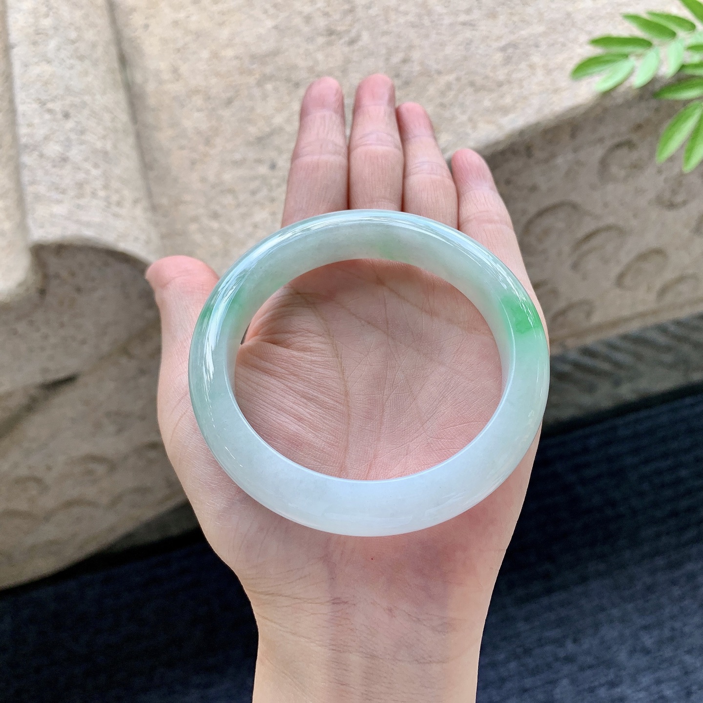 正圈57 58 圈口58.3/12.8/9 编码GL092911 细糯飘绿，水润，种老，细腻，打灯有絮线