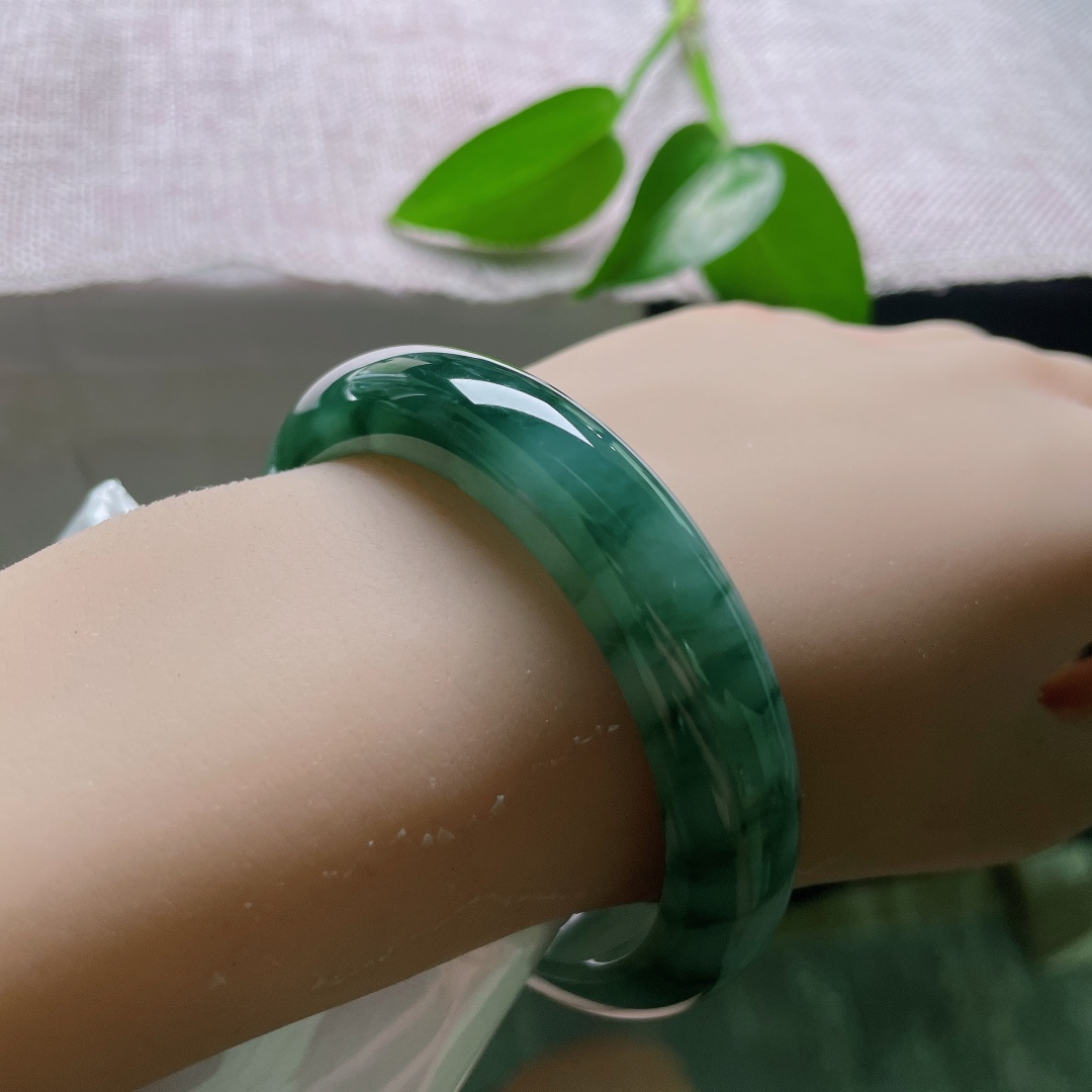 55.7/12.1/8.1，湖水蓝正圈，种老，水头好，飘花摇曳生姿，古色古香，无裂，59411