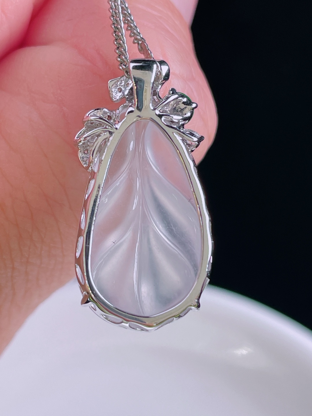️树叶，叶子，18k镶嵌，老种起光，细底通透，尺寸：26.4/13/7.3mm0929