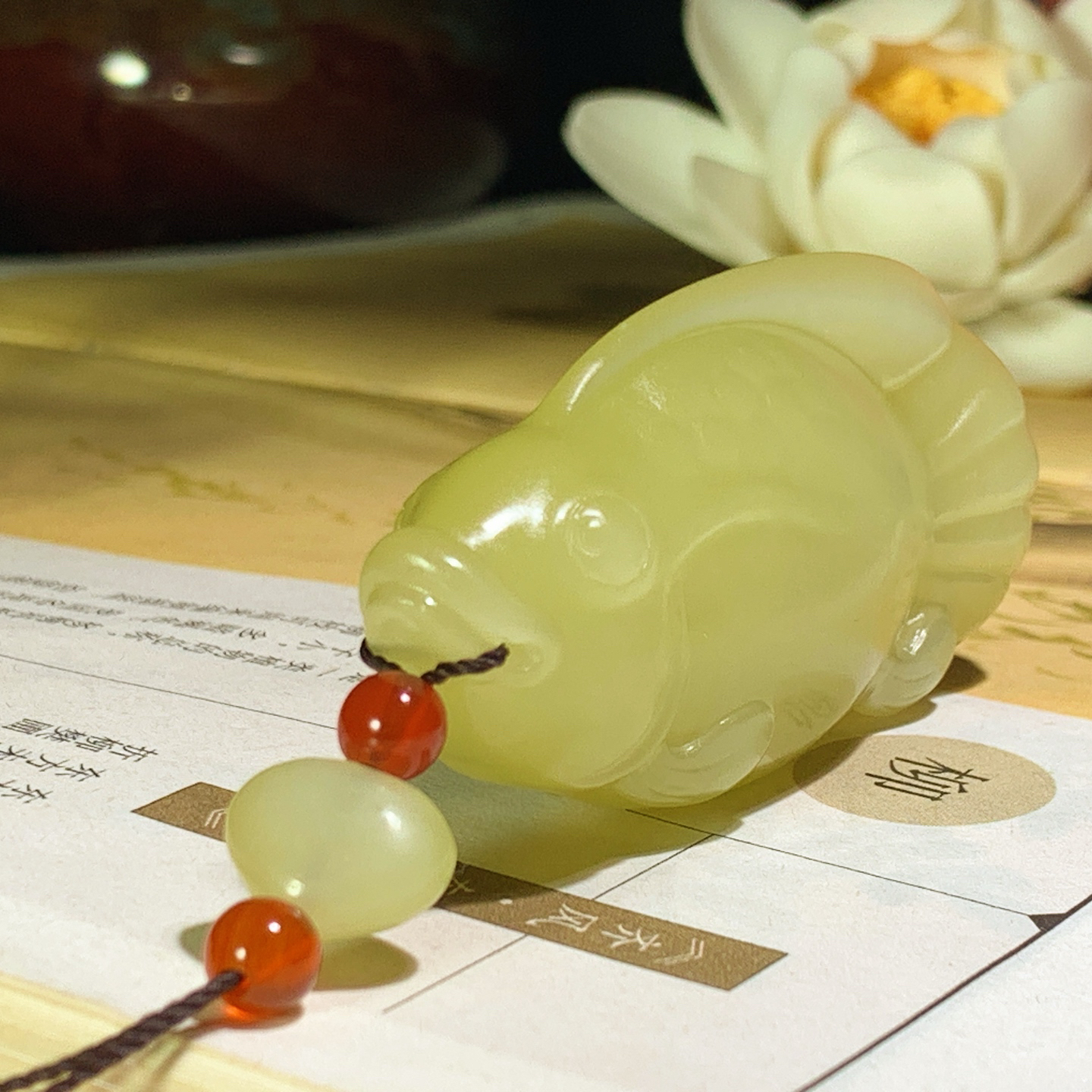 新疆若羌黄口料如鱼得水鱼挂件！尺寸64/30/16重47克 玉质细腻油润。手推出油。佩戴高端典雅。l