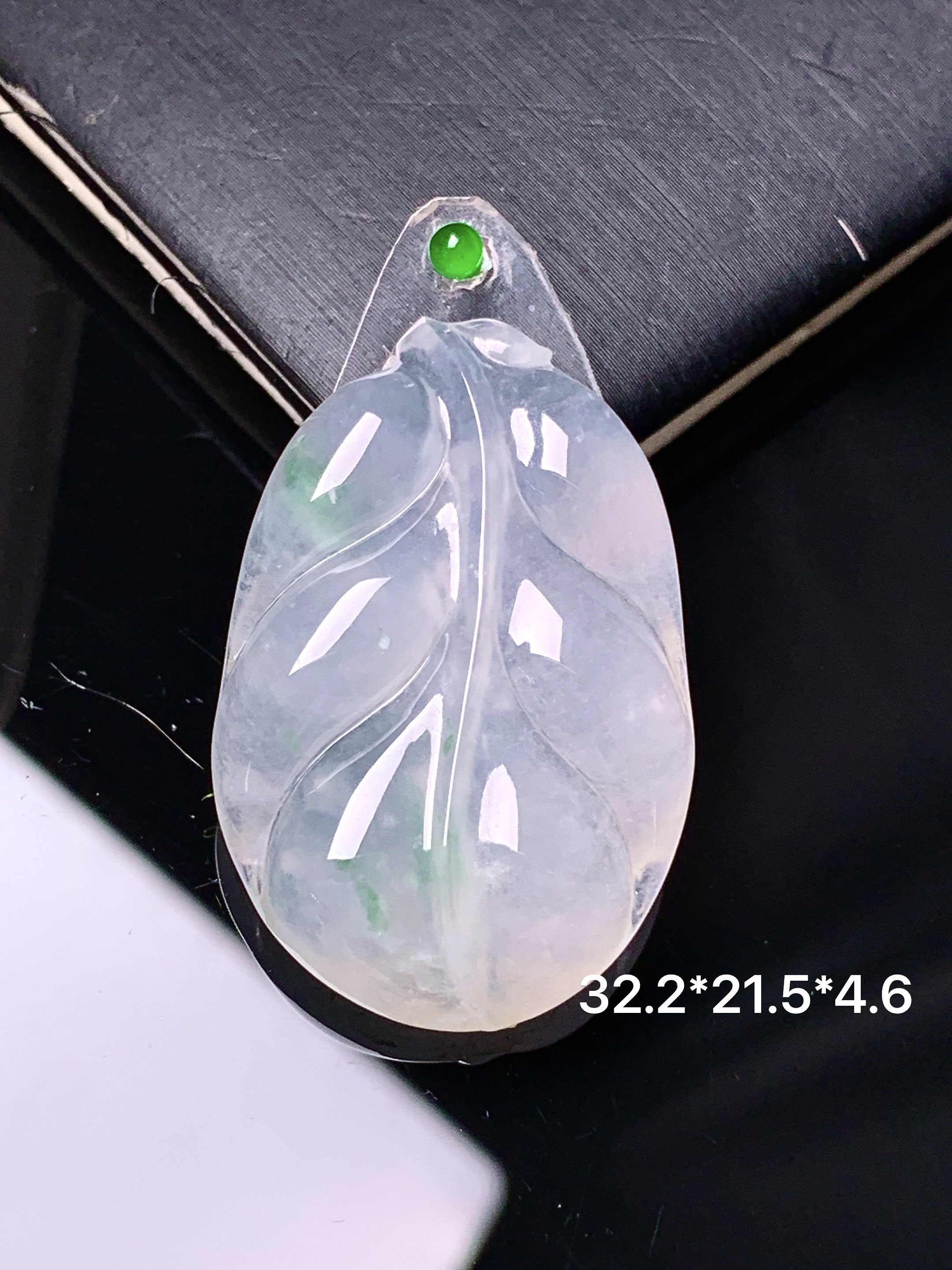 镶嵌款 冰种树叶吊坠 玉质细腻 色泽艳丽清新 水润亮眼 整体尺寸32.2*21.5*4.6 2x