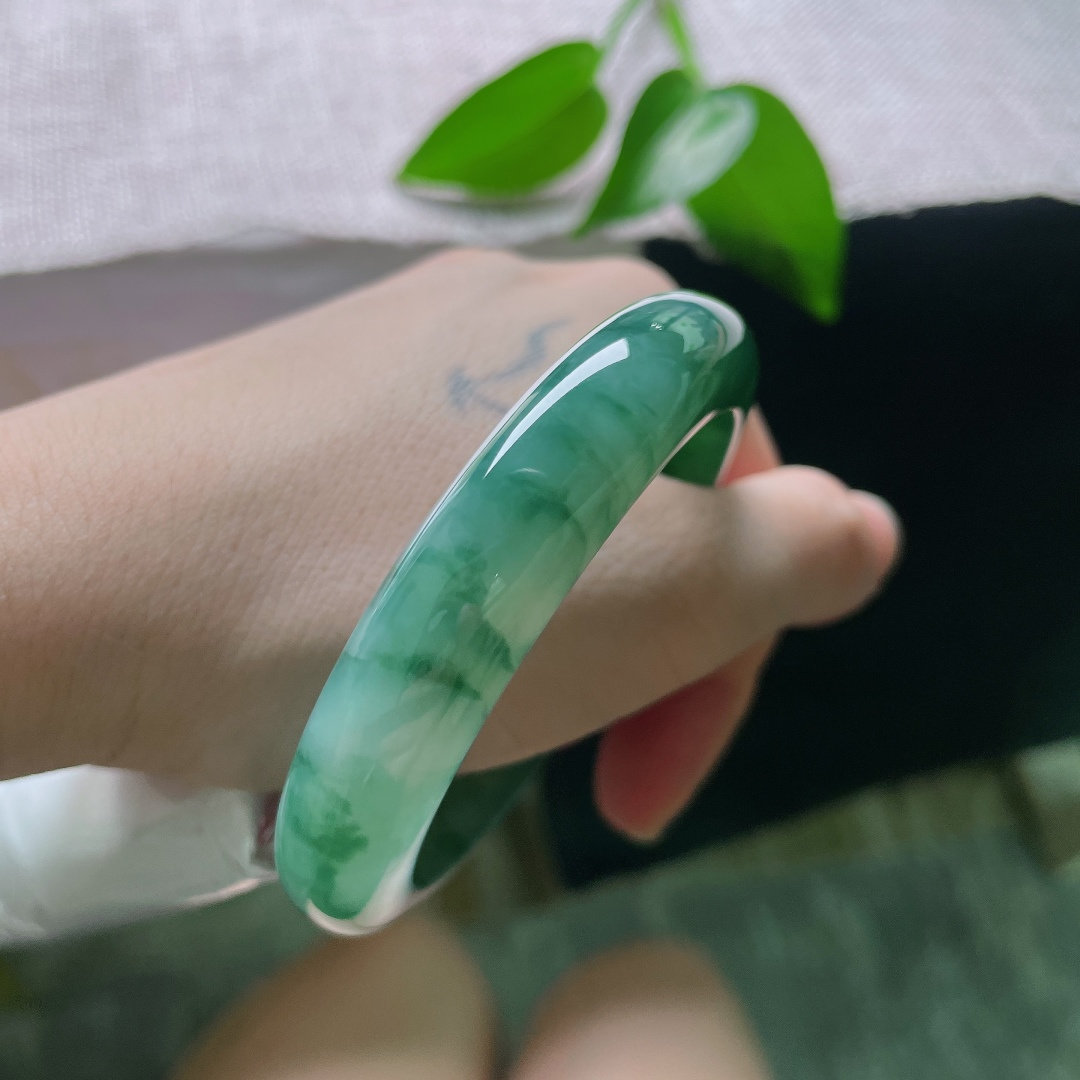 55.7/12.1/8.1，湖水蓝正圈，种老，水头好，飘花摇曳生姿，古色古香，无裂，59411