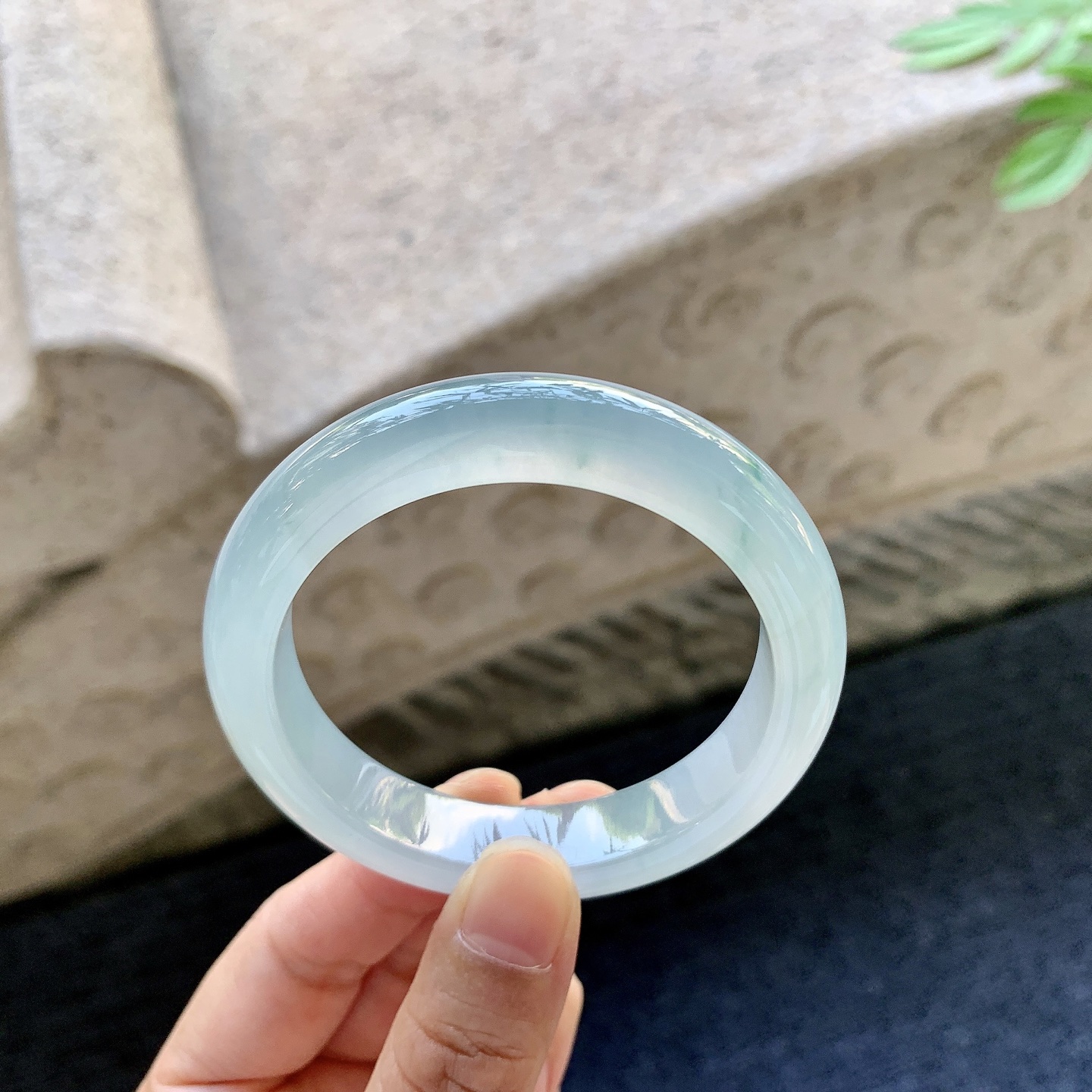 正圈51 52 圈口51.4/11.2/8.3 编码C5093032 糯冰飘花，水润，种老，打灯有棉线