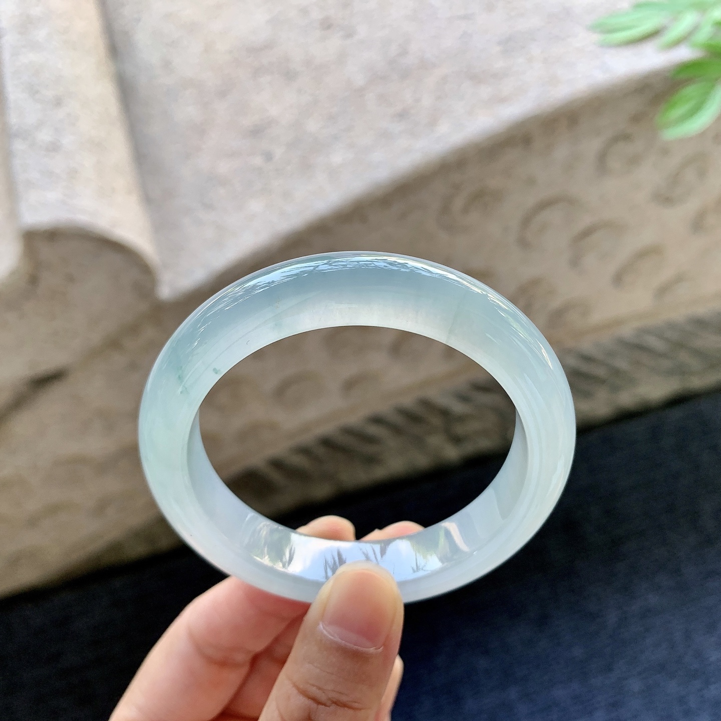 正圈51 52 圈口51.4/11.2/8.3 编码C5093032 糯冰飘花，水润，种老，打灯有棉线