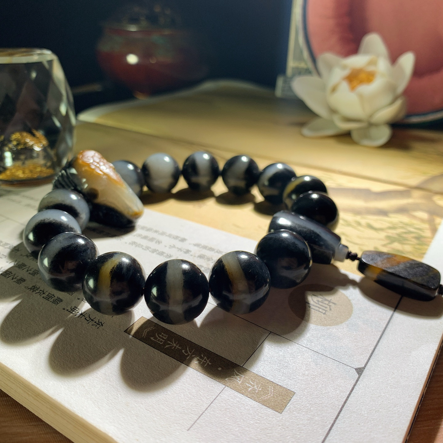 ￼新疆和田玉籽料青花手串 单颗尺寸15重96.5克。玉质细腻油润。手推出油。佩戴高端典雅。lt260929