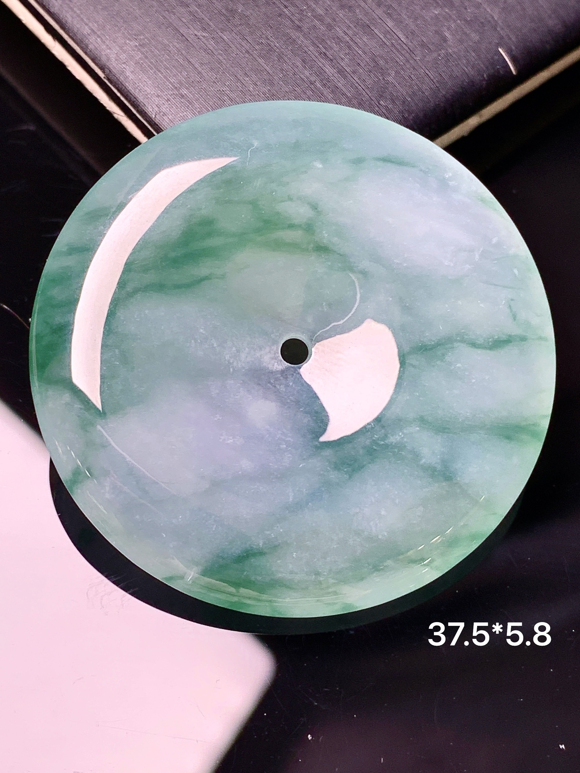 飘绿平安扣吊坠 玉质细腻 色泽艳丽清新 水润亮眼 整体尺寸37.5*5.8 d1