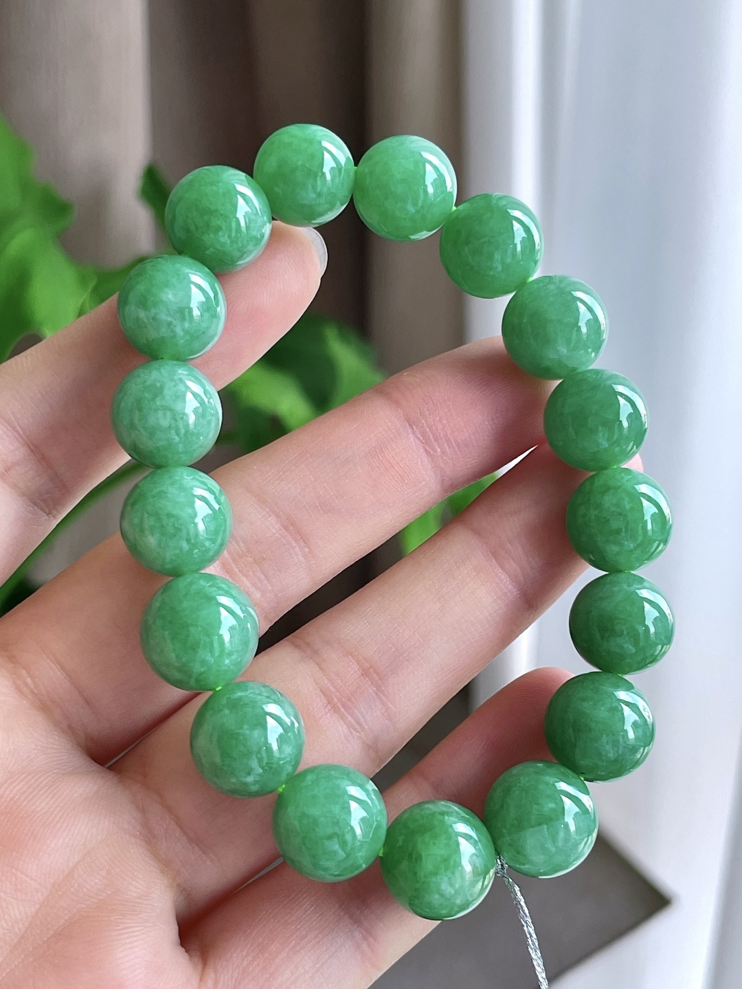 【珠子】阳绿手链圆珠珠子手链 【说明】缅甸 性比高 【尺寸】12.3mm 【重量】54.7克