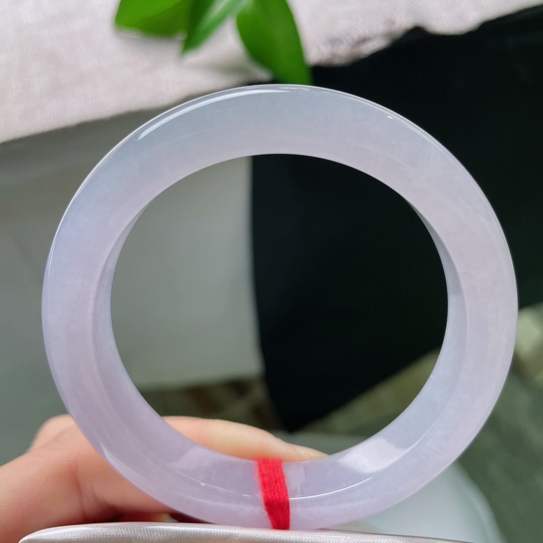 54.6/11.6/8.9，正圈，晶体线，冰润淡紫正圈平安镯，满圈柔紫氤氲朦胧，玉质通透细腻，自带温婉雅致诗意气韵。ss59386a