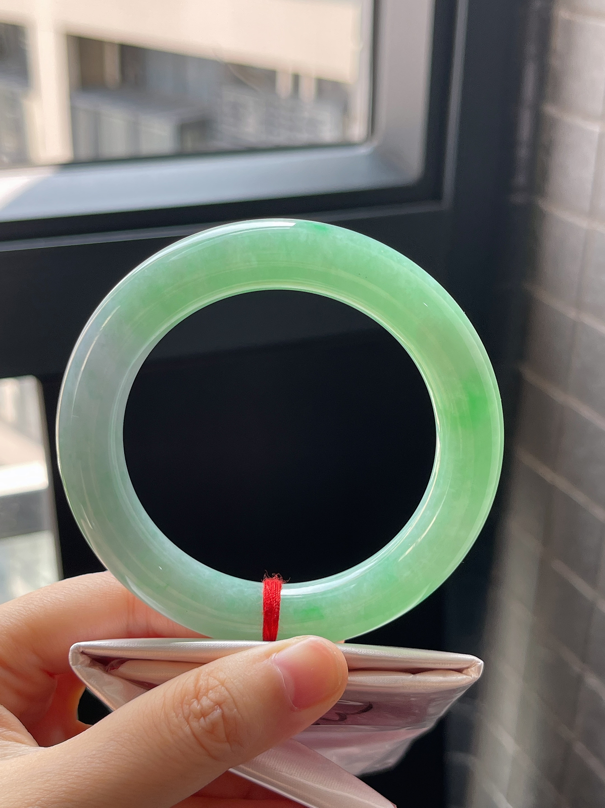 圈口56.8，糯化种绿色圆条手镯