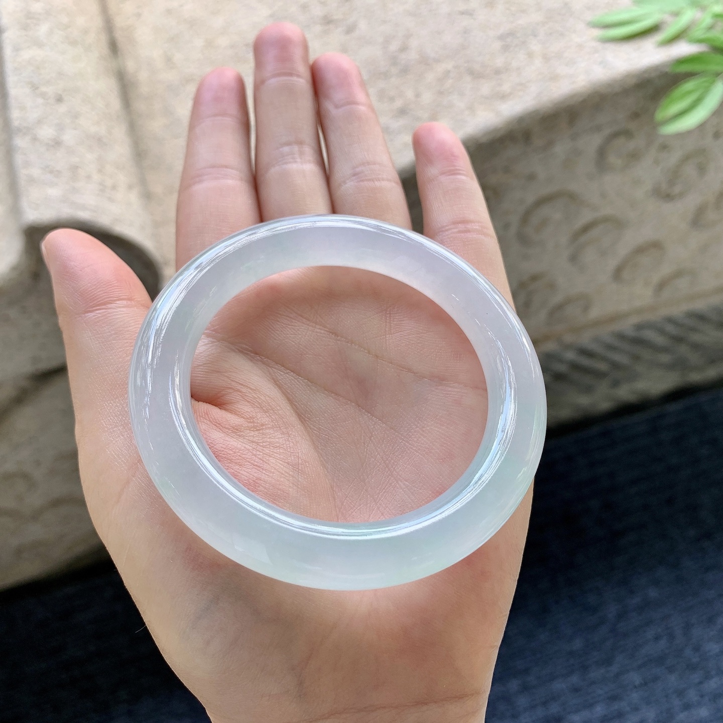 圆条53 54 圈口54/9.9/10.4 编码LZ093020 冰糯飘绿，水润，种老，细腻，无裂