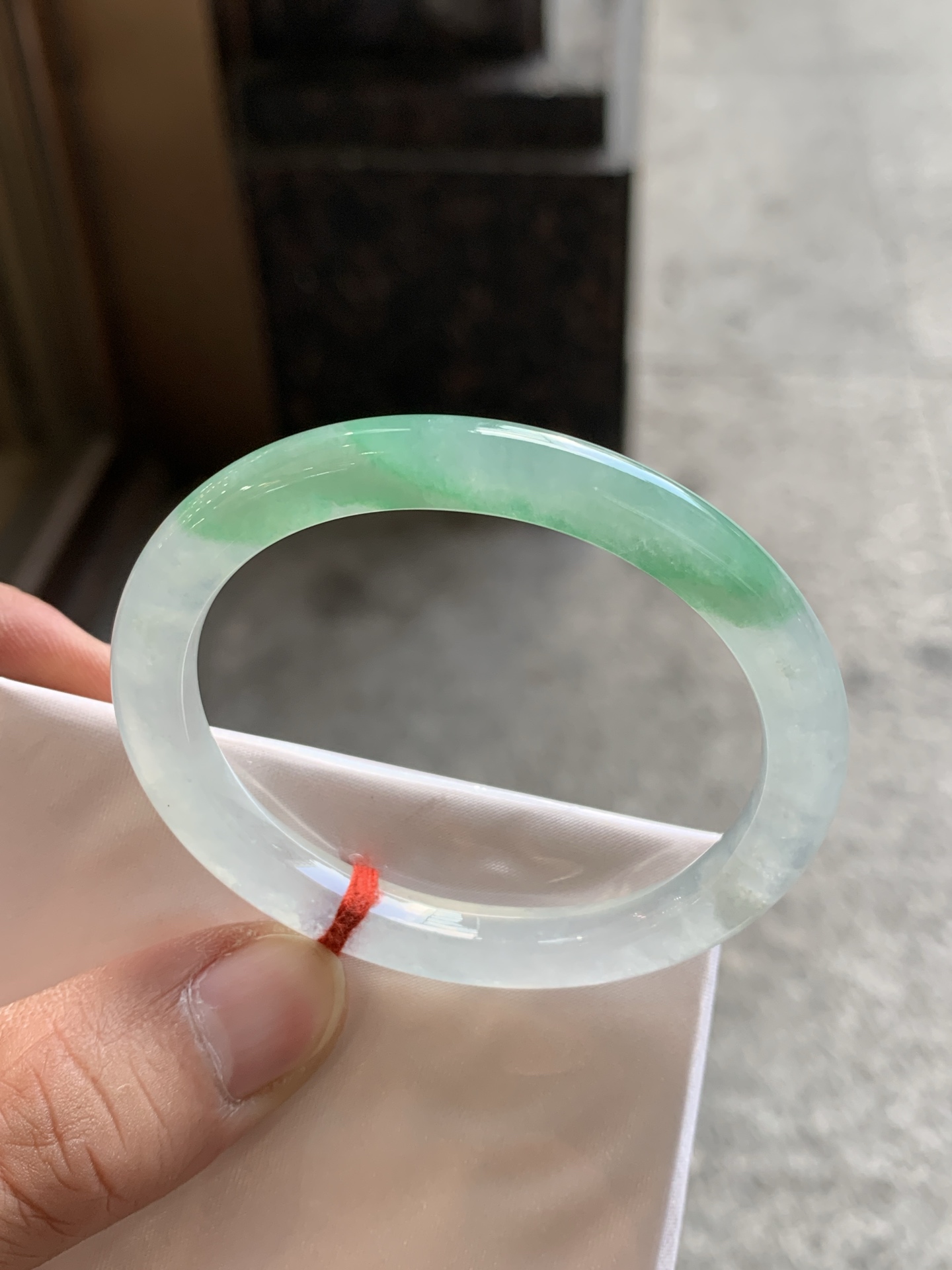 52-44-6.6-7.3 冰飘绿色贵妃，冰透底飘绿，局部有些棉絮，打灯有棉线，0929-HN1263