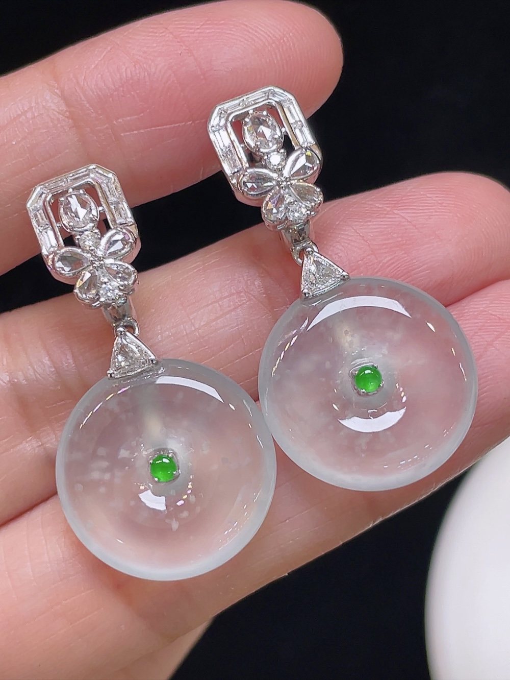 【冰种飘雪花，平安扣耳环】大件饱满，通透水润，玉质细腻，翠色鲜艳，18k金奢华钻石镶嵌️，18.1-4.2