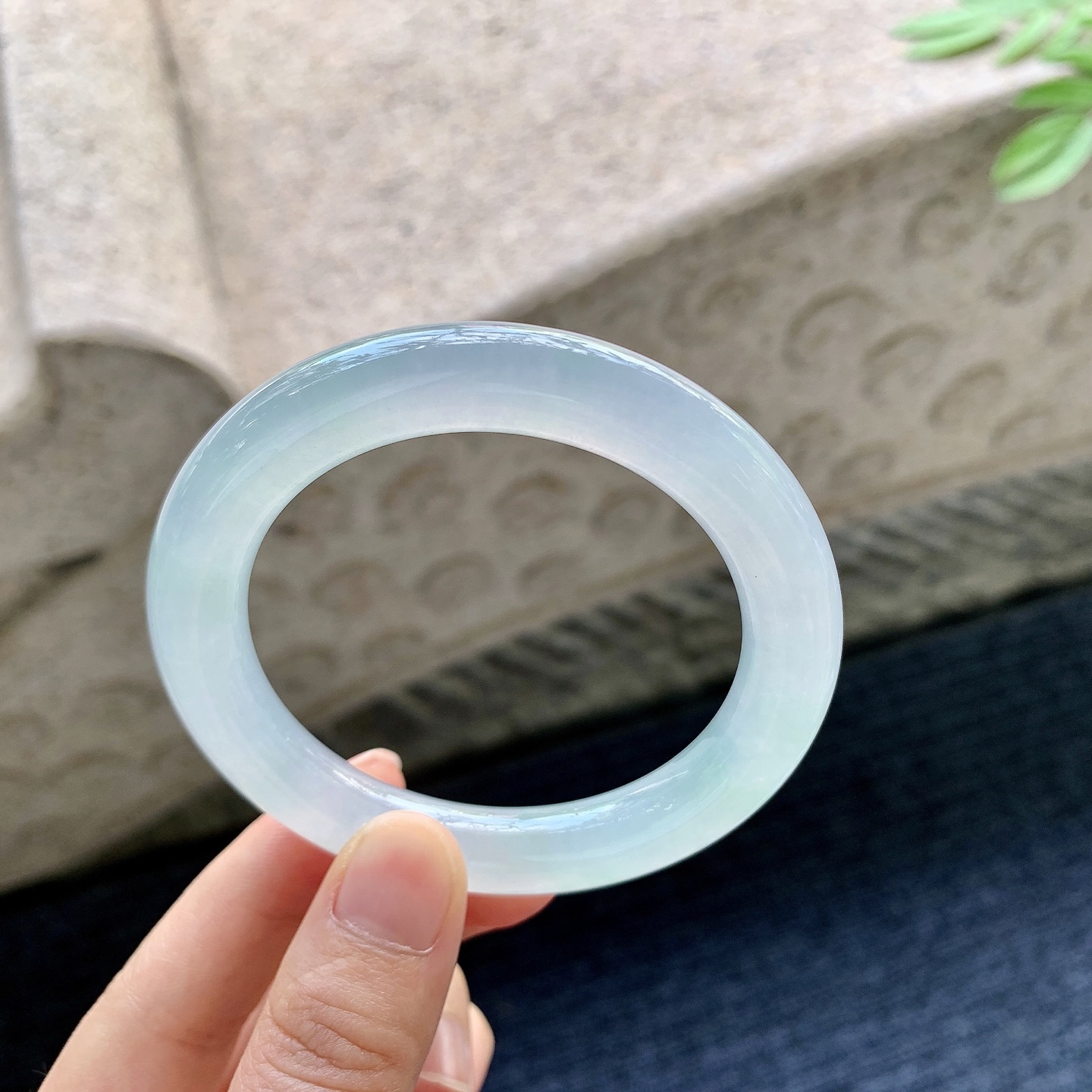 圆条53 54 圈口54/9.9/10.4 编码LZ093020 冰糯飘绿，水润，种老，细腻，无裂