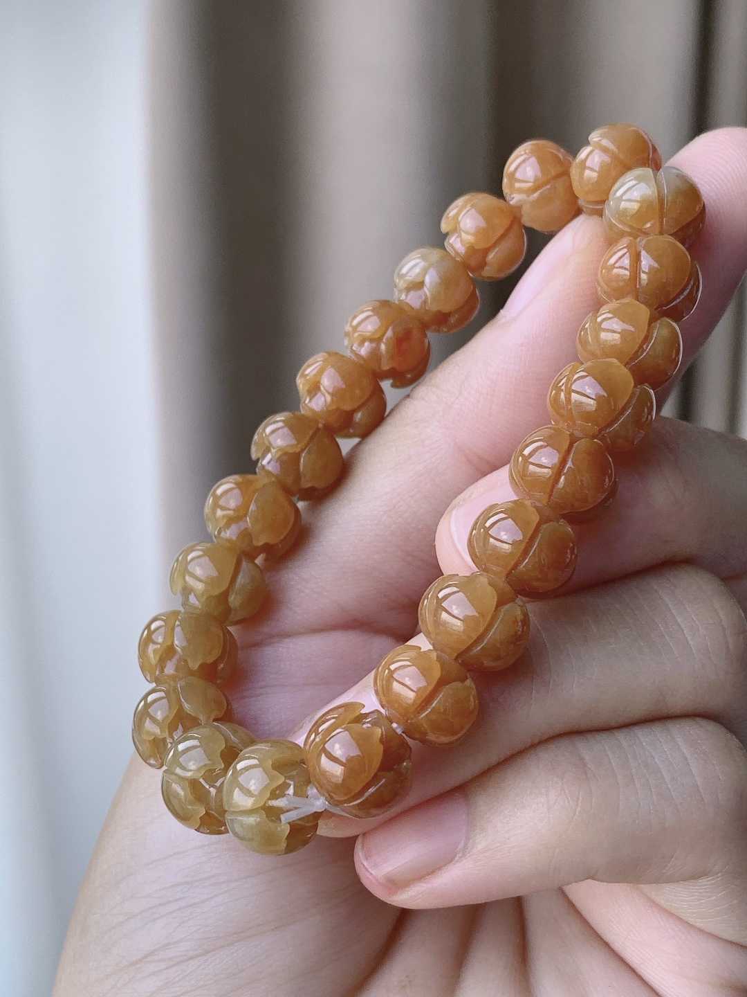 【珠子】冰黄翡手串莲花手串 【说明】缅甸 性比高 立体 【尺寸】10.3-8mm 【重量】30.3克