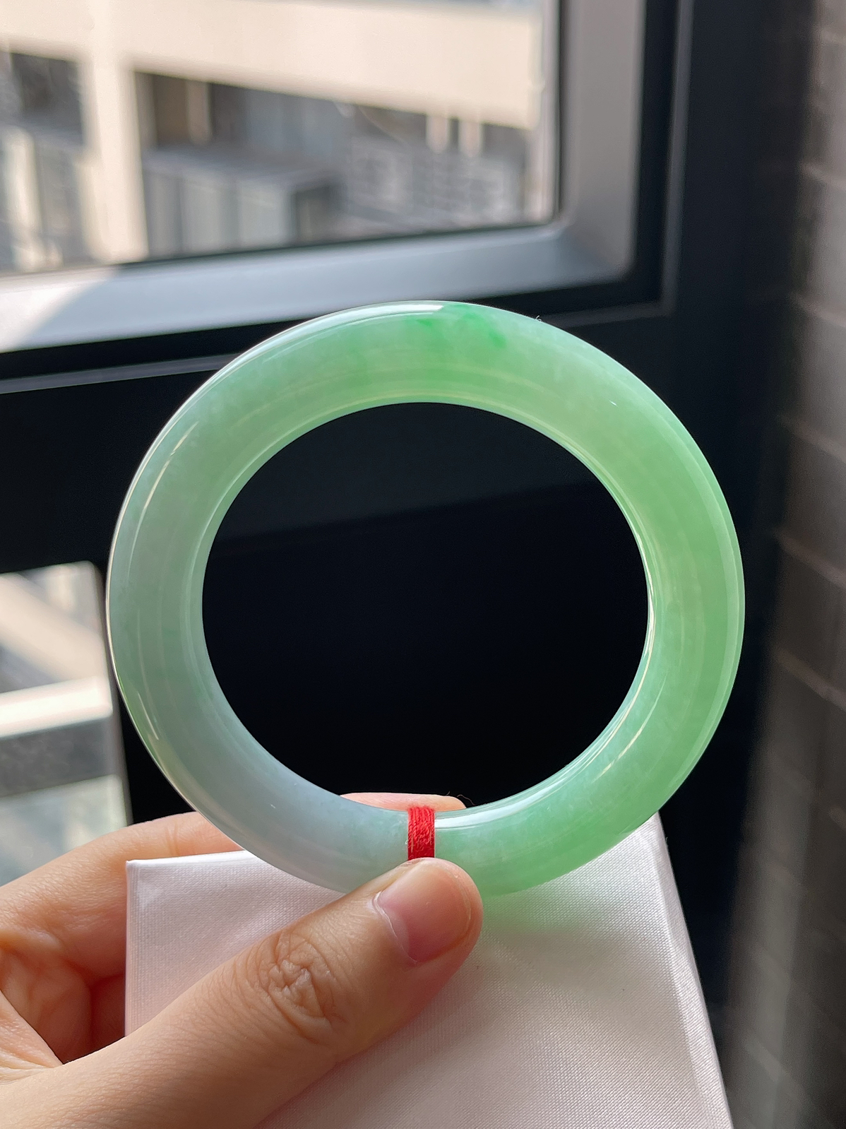 圈口56.8，糯化种绿色圆条手镯