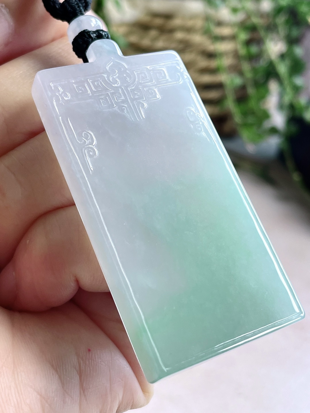 【裸石】冰飘花仿古牌大无事牌吊坠 【说明】缅甸 无裂 性比高 厚装 【尺寸】59.6-29-7.2 【重量】40.7克