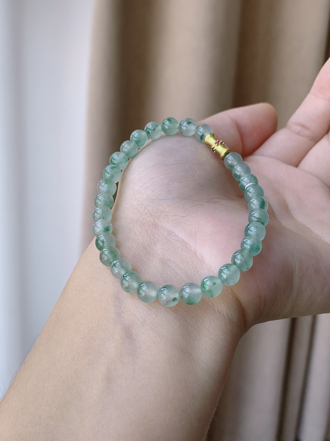 【珠子】冰种飘花手串圆珠珠子手串 【说明】缅甸 性比高 【尺寸】5.8mm 【重量】10.9克