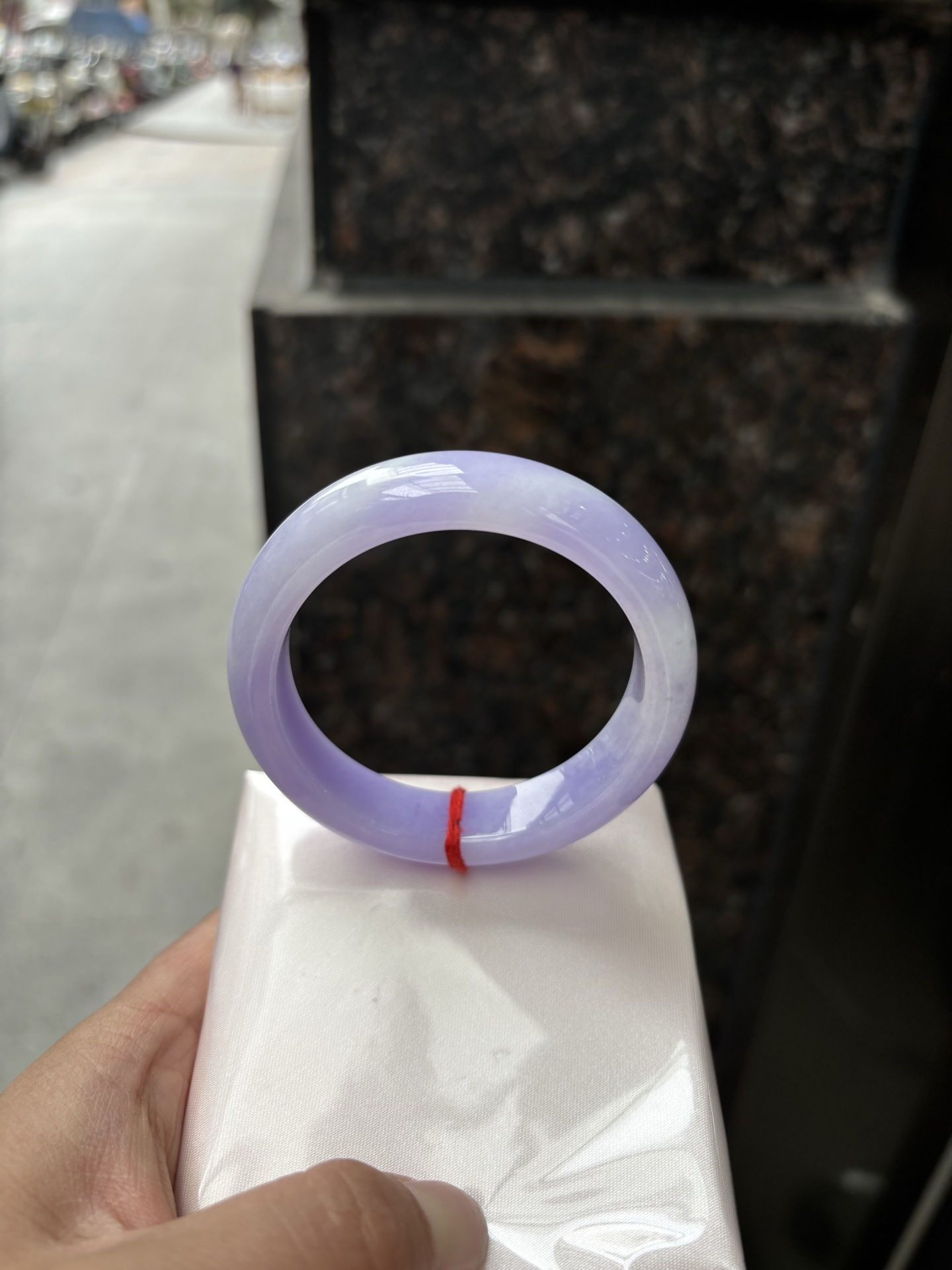 正圈 52.5-12.7-8.1 0320-N263 有纹裂，满圈吸睛抢眼，浪漫迷人，仙气飘飘，优雅高贵显气质，感满满，满满底色均匀不失色，不同光线不一样视觉感受