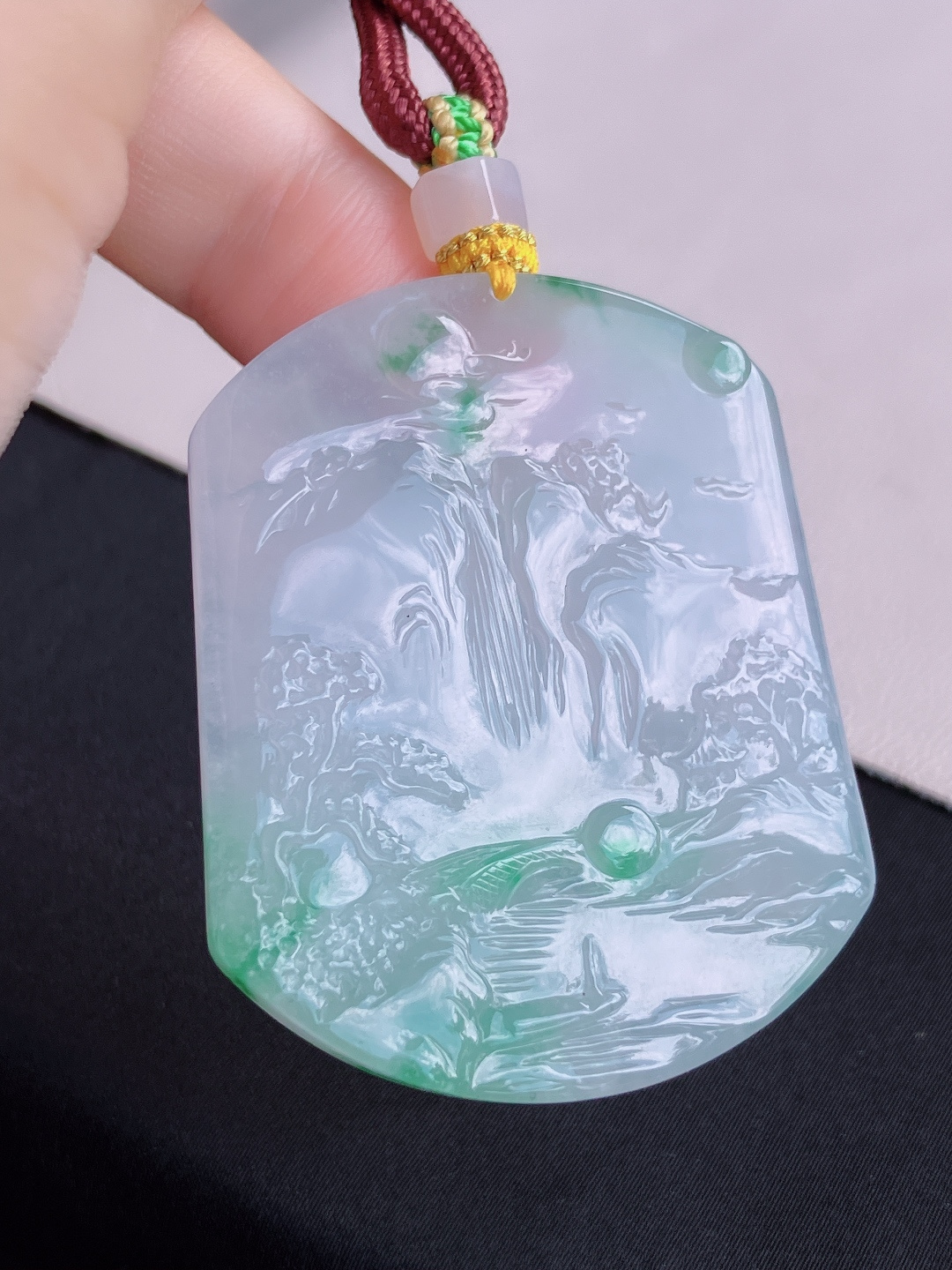 ️，翠绿山水牌，晶莹剔透，意境美，尺寸51.3/42.6/5.6/自然光实拍