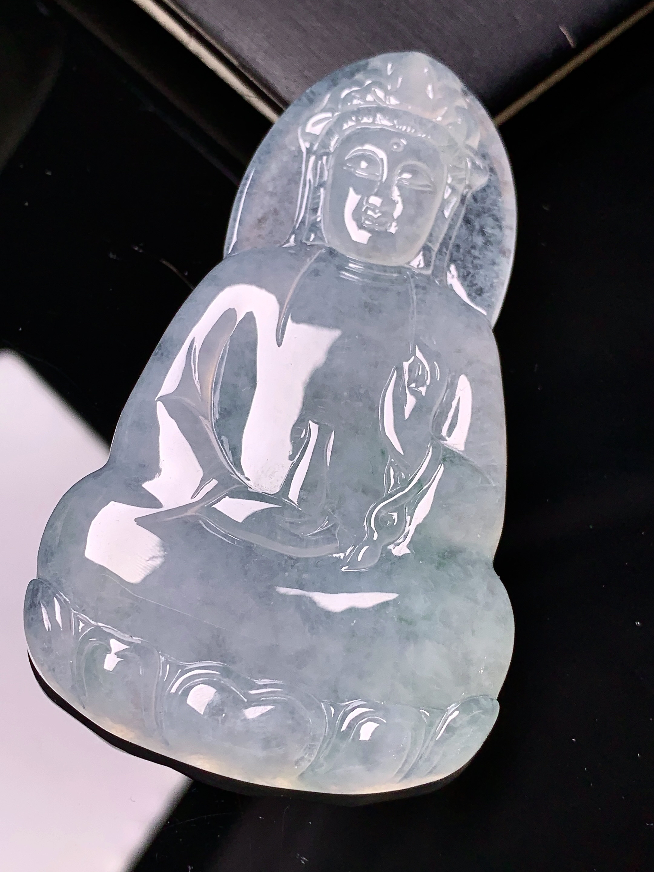 冰种观音菩萨吊坠 玉质细腻 色泽艳丽清新 水润亮眼 整体尺寸65.9*37.7*5.7 d1