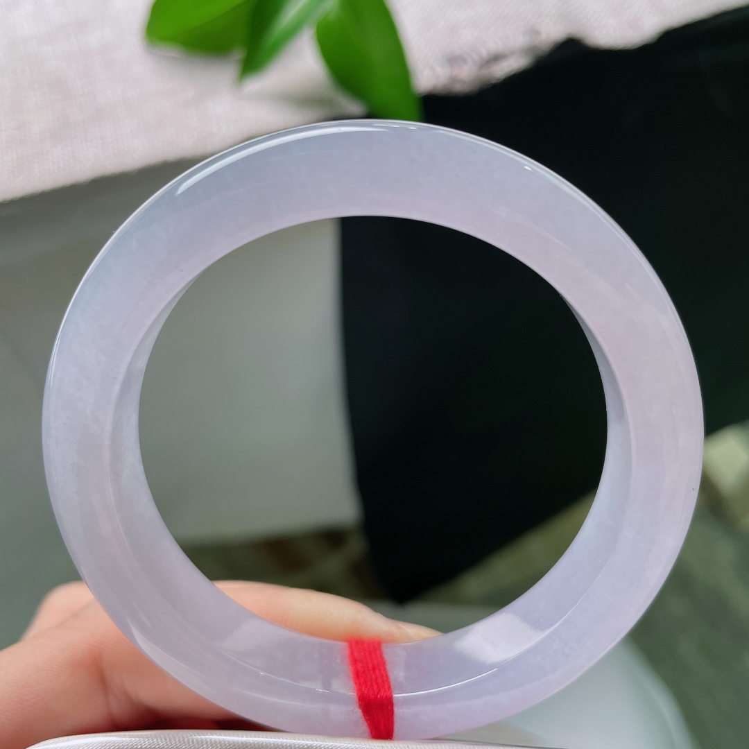 54.6/11.6/8.9，正圈，晶体线，冰润淡紫正圈平安镯，满圈柔紫氤氲朦胧，玉质通透细腻，自带温婉雅致诗意气韵。ss59386a