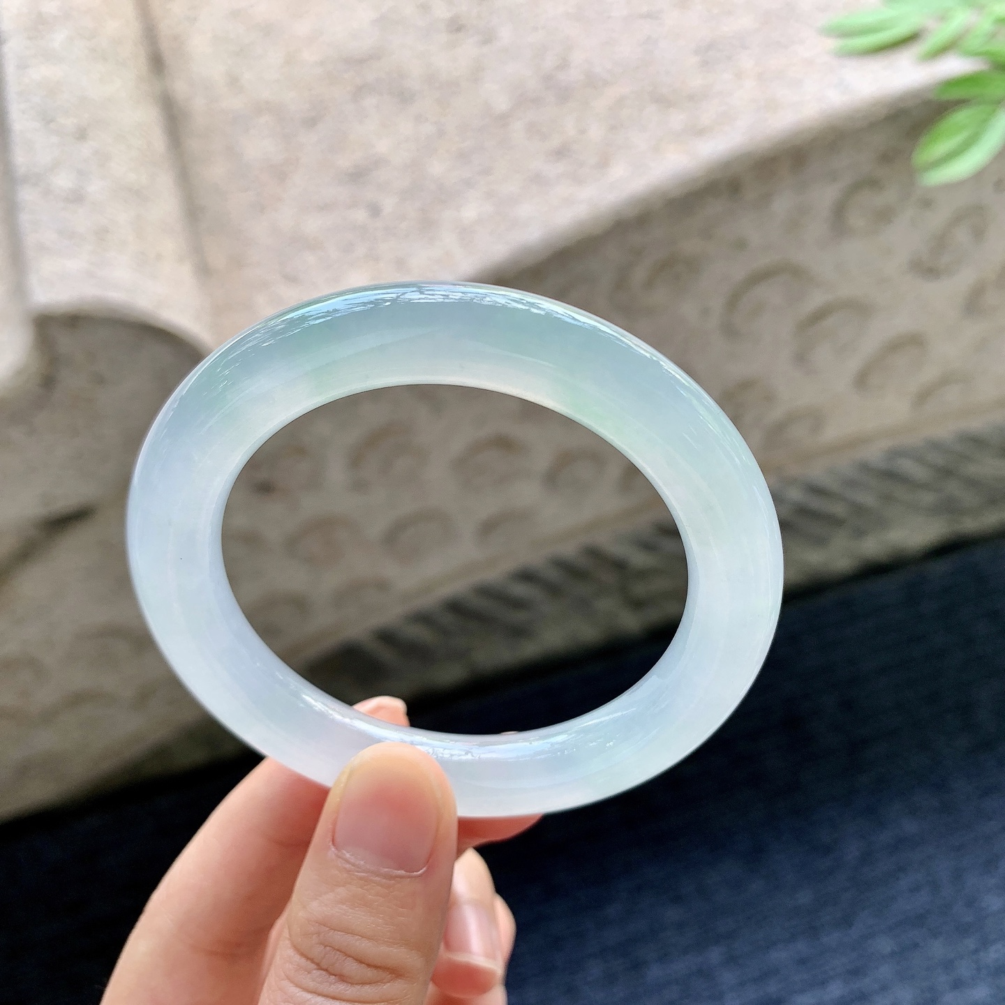 圆条53 54 圈口54/9.9/10.4 编码LZ093020 冰糯飘绿，水润，种老，细腻，无裂