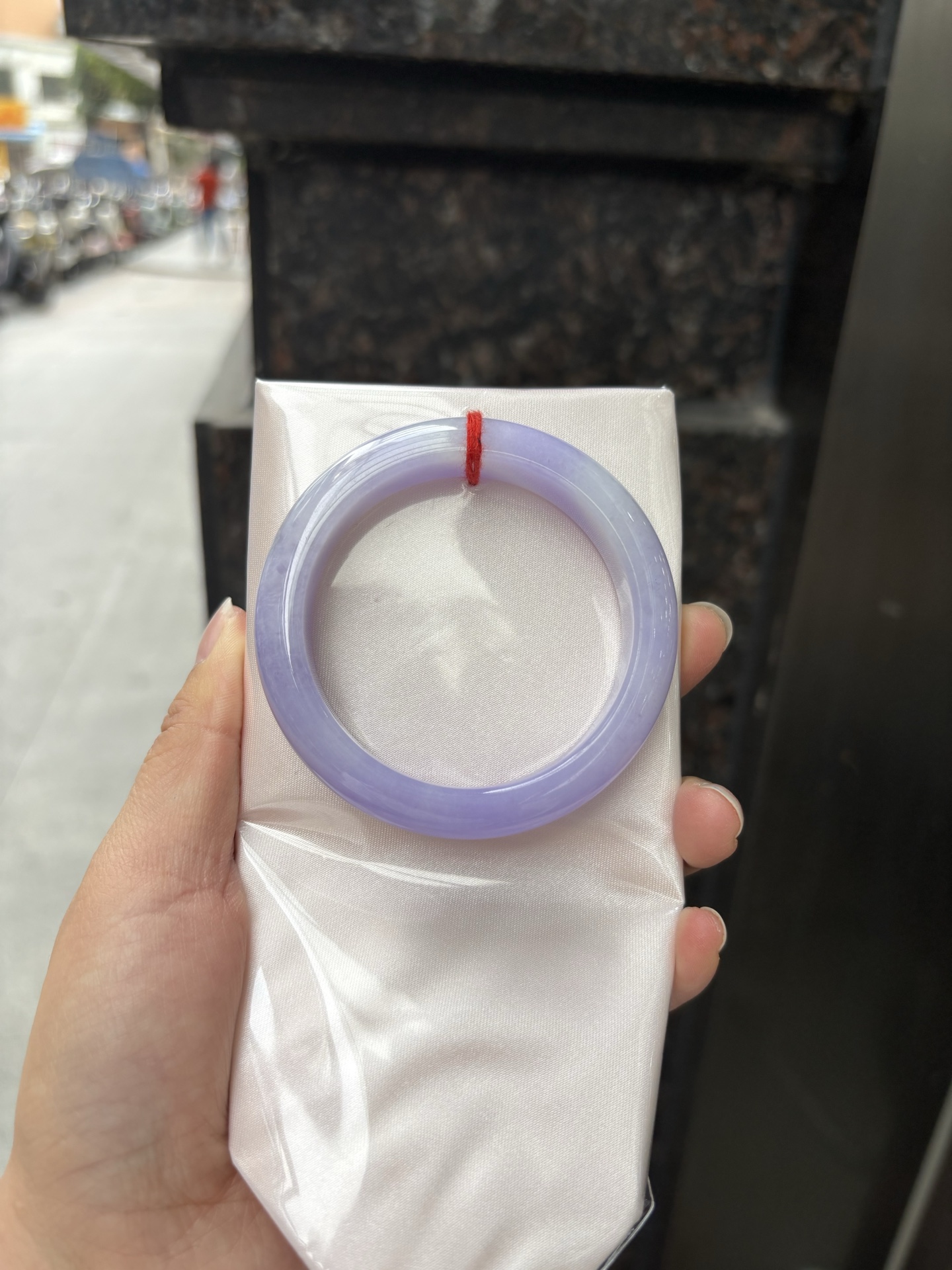 正圈 52.5-12.7-8.1 0320-N263 有纹裂，满圈吸睛抢眼，浪漫迷人，仙气飘飘，优雅高贵显气质，感满满，满满底色均匀不失色，不同光线不一样视觉感受