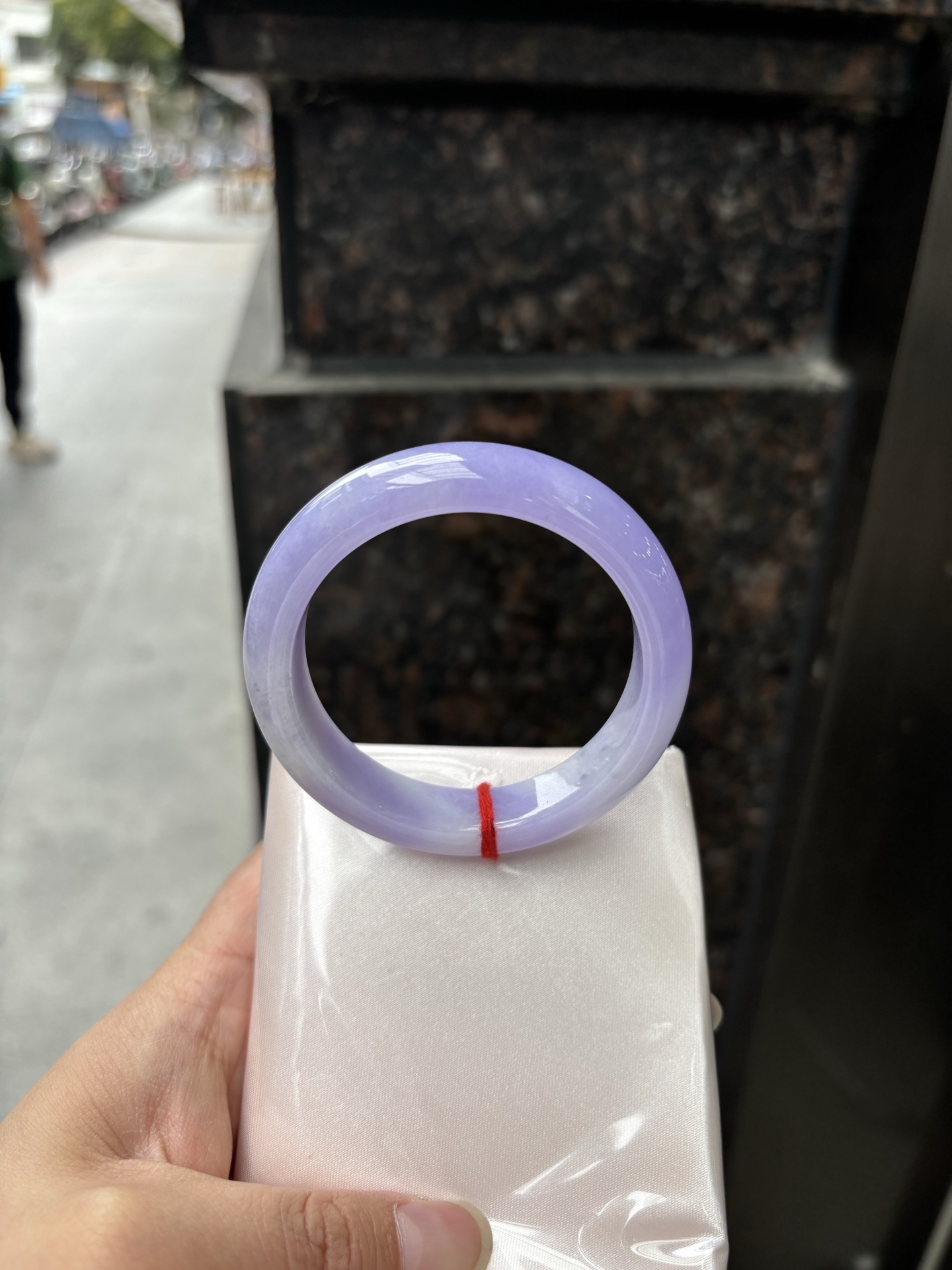 正圈 52.5-12.7-8.1 0320-N263 有纹裂，满圈吸睛抢眼，浪漫迷人，仙气飘飘，优雅高贵显气质，感满满，满满底色均匀不失色，不同光线不一样视觉感受