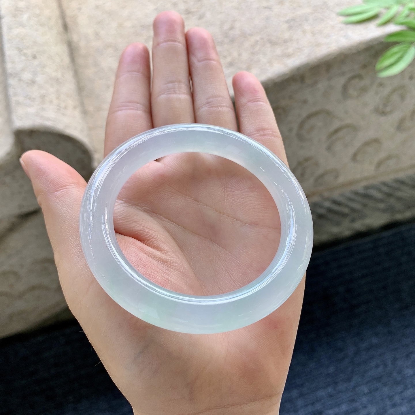 圆条53 54 圈口54/9.9/10.4 编码LZ093020 冰糯飘绿，水润，种老，细腻，无裂