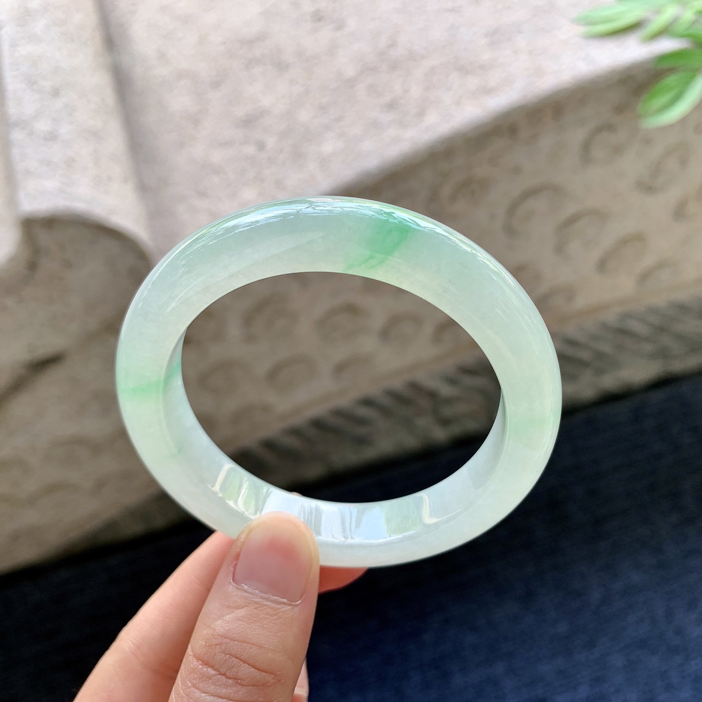 正圈52 53 圈口53.8/11.4/9.3 编码GJ093042 冰糯飘绿，水润，种老，细腻，无裂