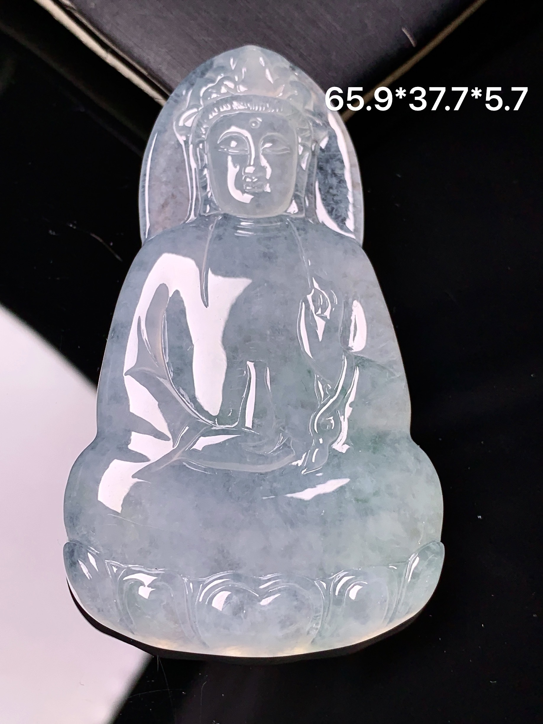 冰种观音菩萨吊坠 玉质细腻 色泽艳丽清新 水润亮眼 整体尺寸65.9*37.7*5.7 d1