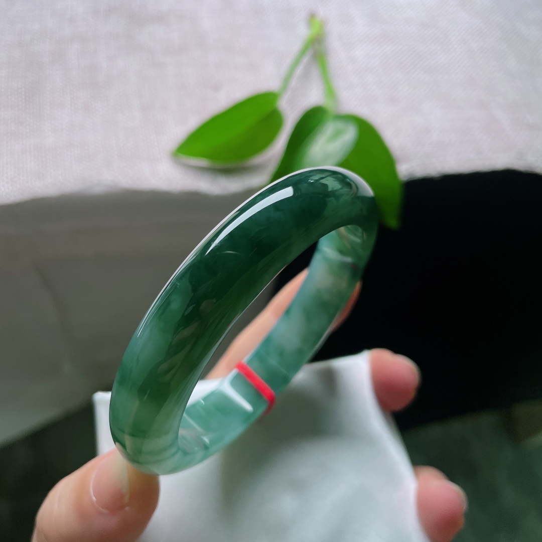 55.7/12.1/8.1，湖水蓝正圈，种老，水头好，飘花摇曳生姿，古色古香，无裂，59411